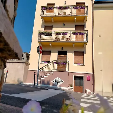 招待所 Calmasinorooms 3*